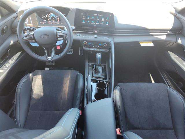 2025 Hyundai Elantra SE 13