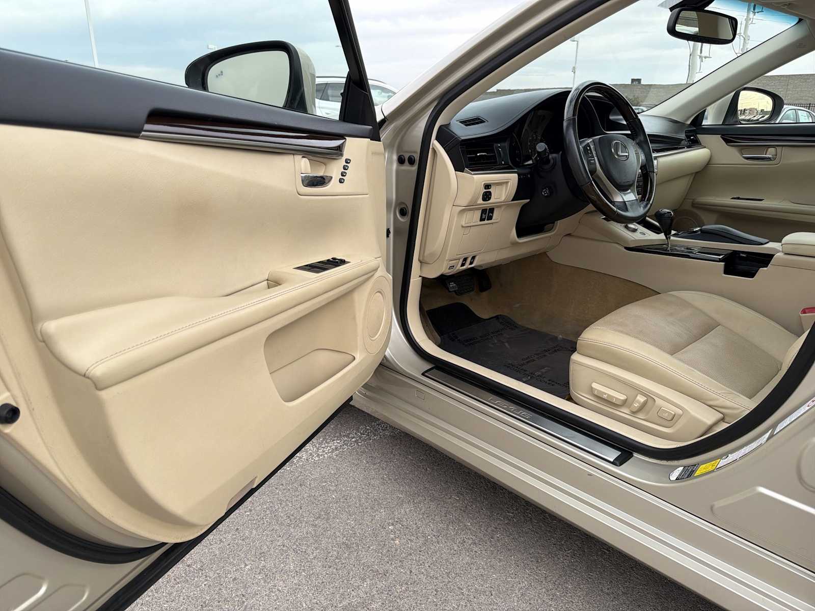 Thumbnail: 2014 Lexus ES - 11