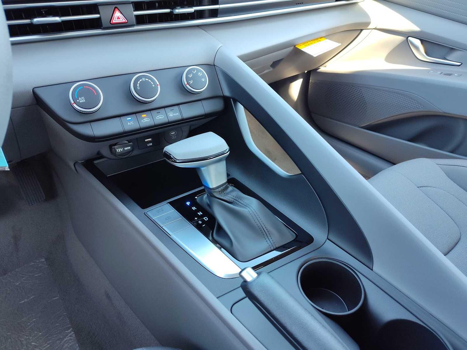 Thumbnail: 2025 Hyundai Elantra - 24