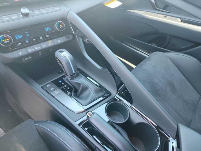 2025 Hyundai Elantra SE 24