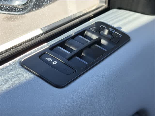 Thumbnail: 2016 Land Rover Discovery Sport - 18