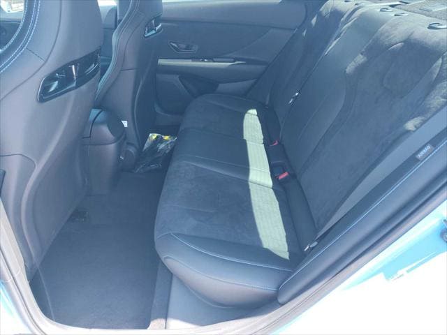 2025 Hyundai Elantra SE 16