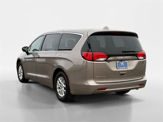 Thumbnail: 2017 Chrysler Pacifica - 9