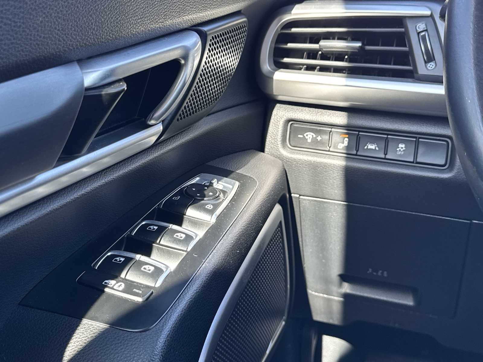 Thumbnail: 2020 Kia Telluride - 15