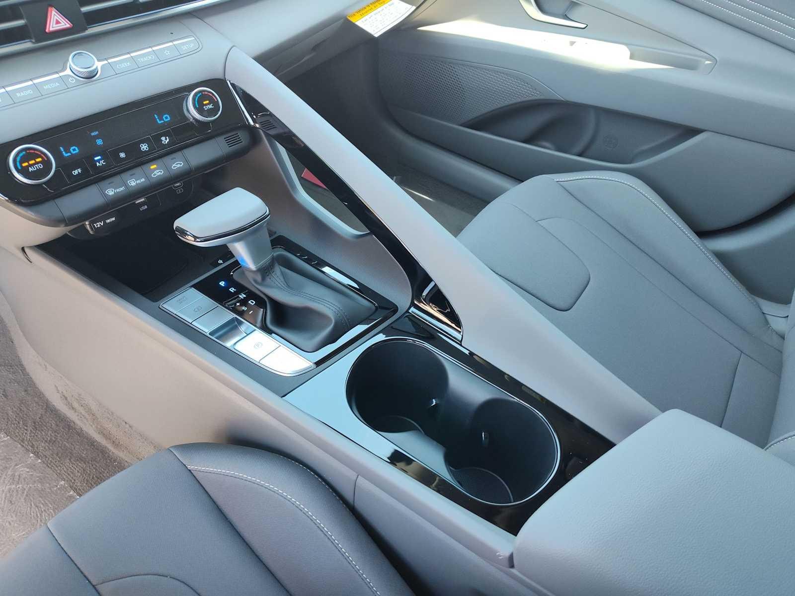 Thumbnail: 2025 Hyundai Elantra - 24