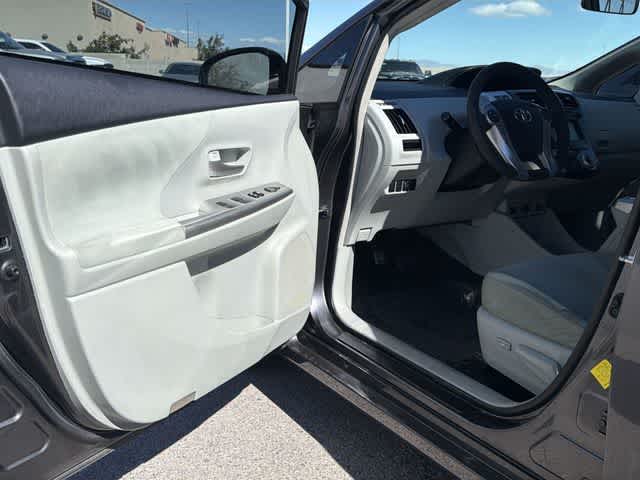 Thumbnail: 2014 Toyota Prius v - 14