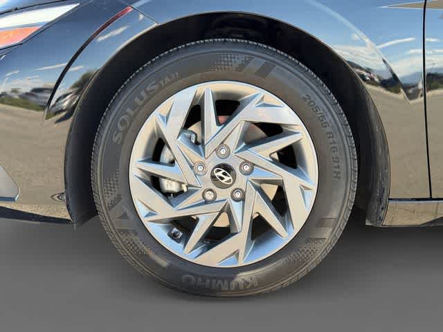 Thumbnail: 2024 Hyundai Elantra - 9