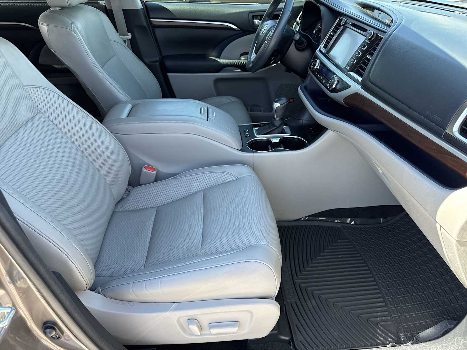 Thumbnail: 2016 Toyota Highlander - 20