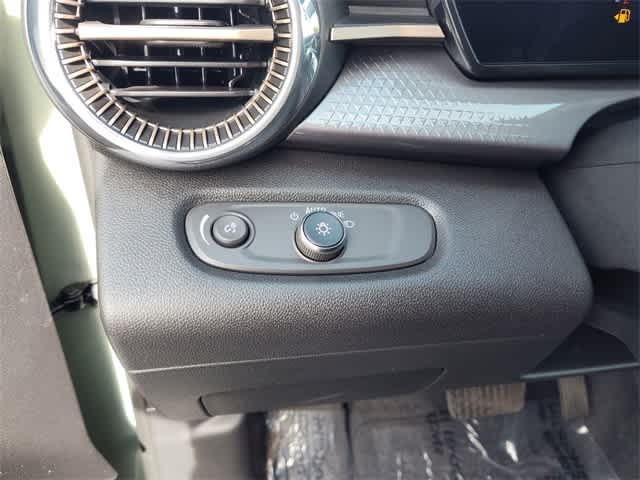 Thumbnail: 2025 Chevrolet Trax - 17