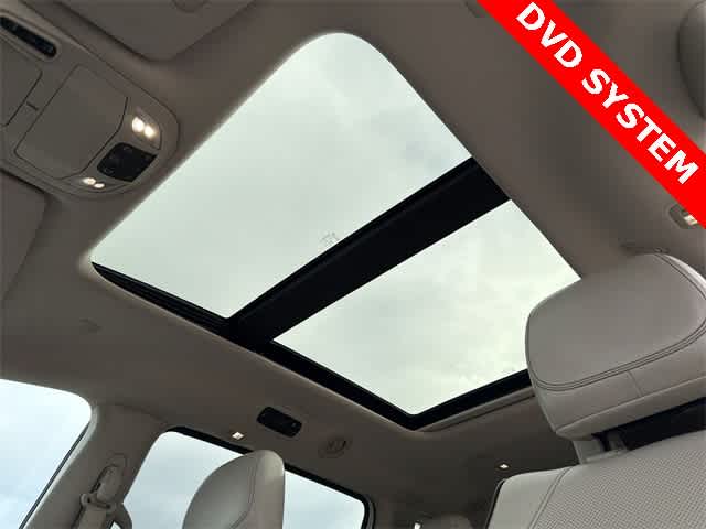 Thumbnail: 2017 Chrysler Pacifica - 5