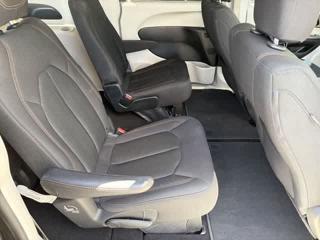 Thumbnail: 2018 Chrysler Pacifica - 18