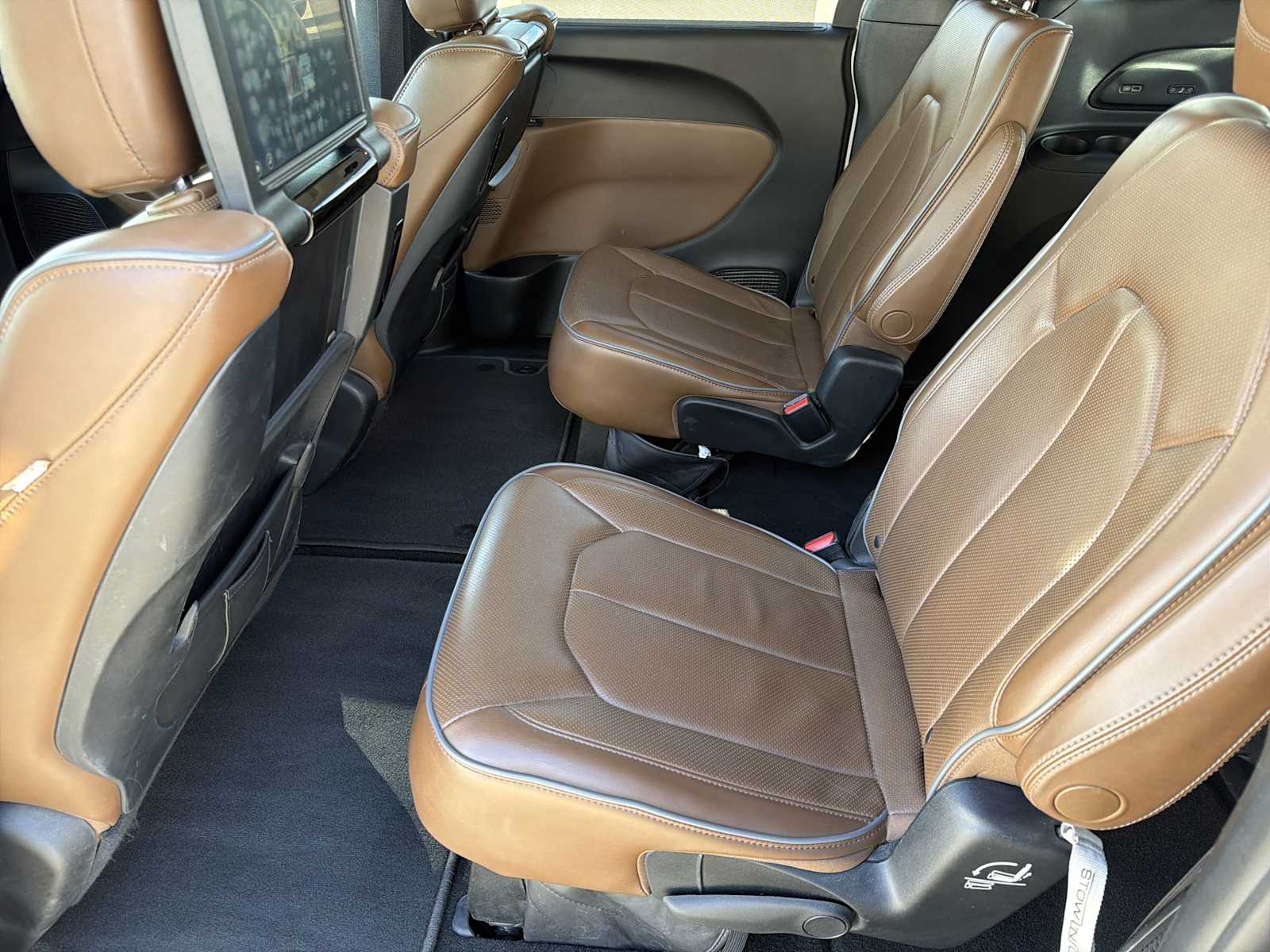 Thumbnail: 2017 Chrysler Pacifica - 18