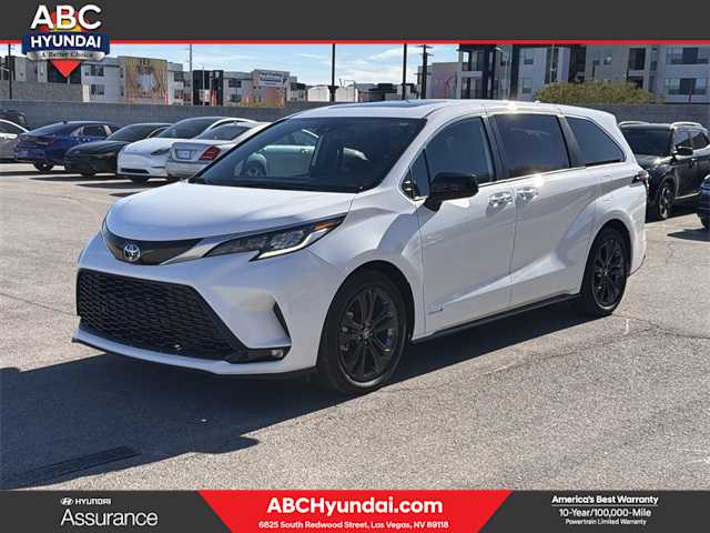 2021 Toyota Sienna XSE's photo