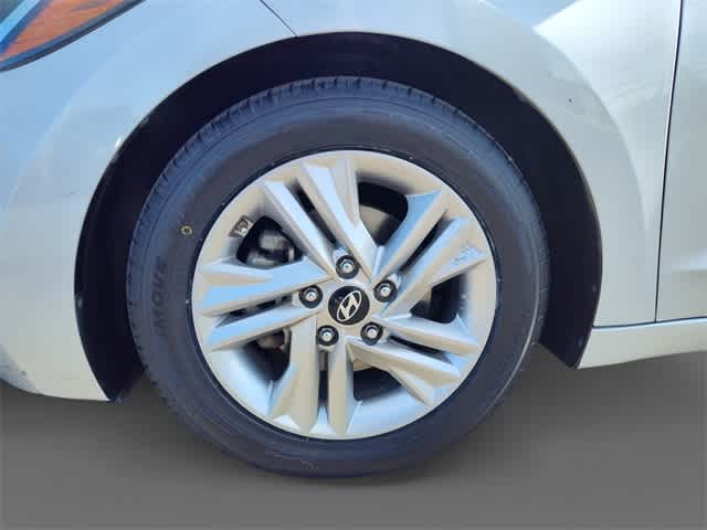 Thumbnail: 2017 Hyundai Elantra - 9