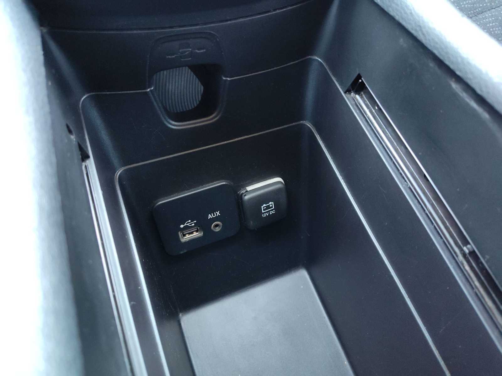 Thumbnail: 2015 Chrysler 200 - 24