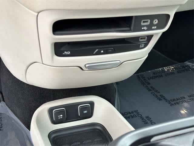 Thumbnail: 2017 Chrysler Pacifica - 26