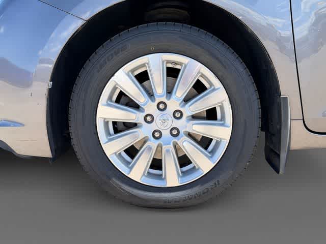 Thumbnail: 2017 Toyota Sienna - 9