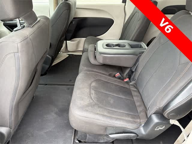 Thumbnail: 2017 Chrysler Pacifica - 5