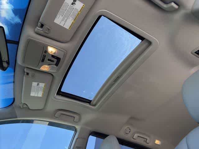 Thumbnail: 2017 Toyota Sienna - 17