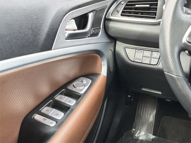 Thumbnail: 2021 Genesis G70 - 14