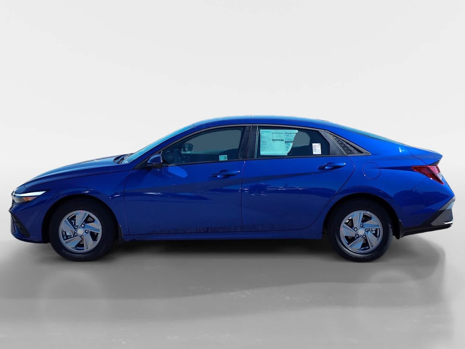2025 Hyundai Elantra SE photo 2