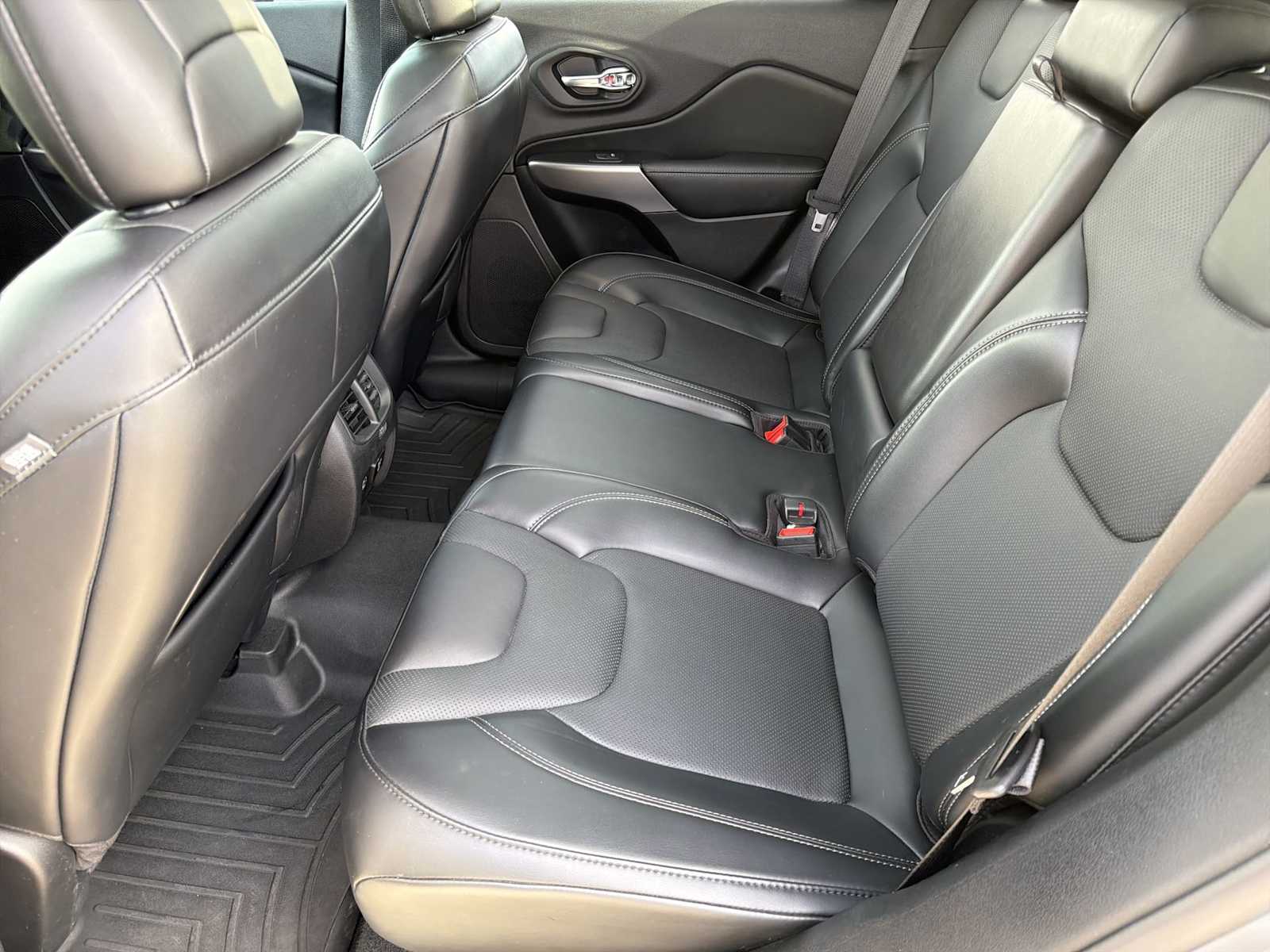 Thumbnail: 2021 Jeep Cherokee - 17