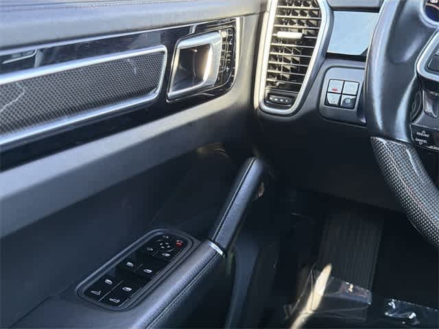 Thumbnail: 2019 Porsche Cayenne - 19