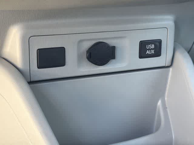 Thumbnail: 2014 Toyota Prius v - 27