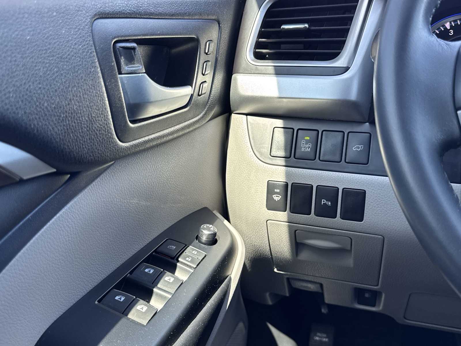 Thumbnail: 2016 Toyota Highlander - 15