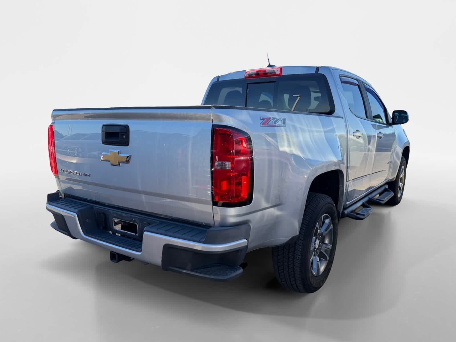 Thumbnail: 2017 Chevrolet Colorado - 3