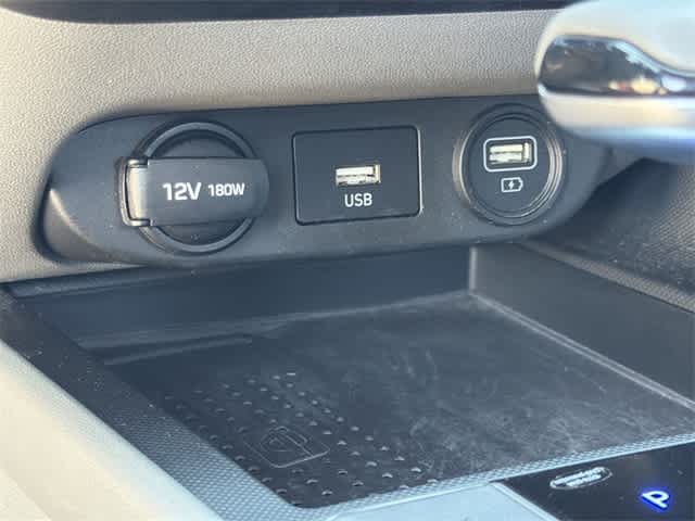 Thumbnail: 2022 Hyundai Elantra - 22