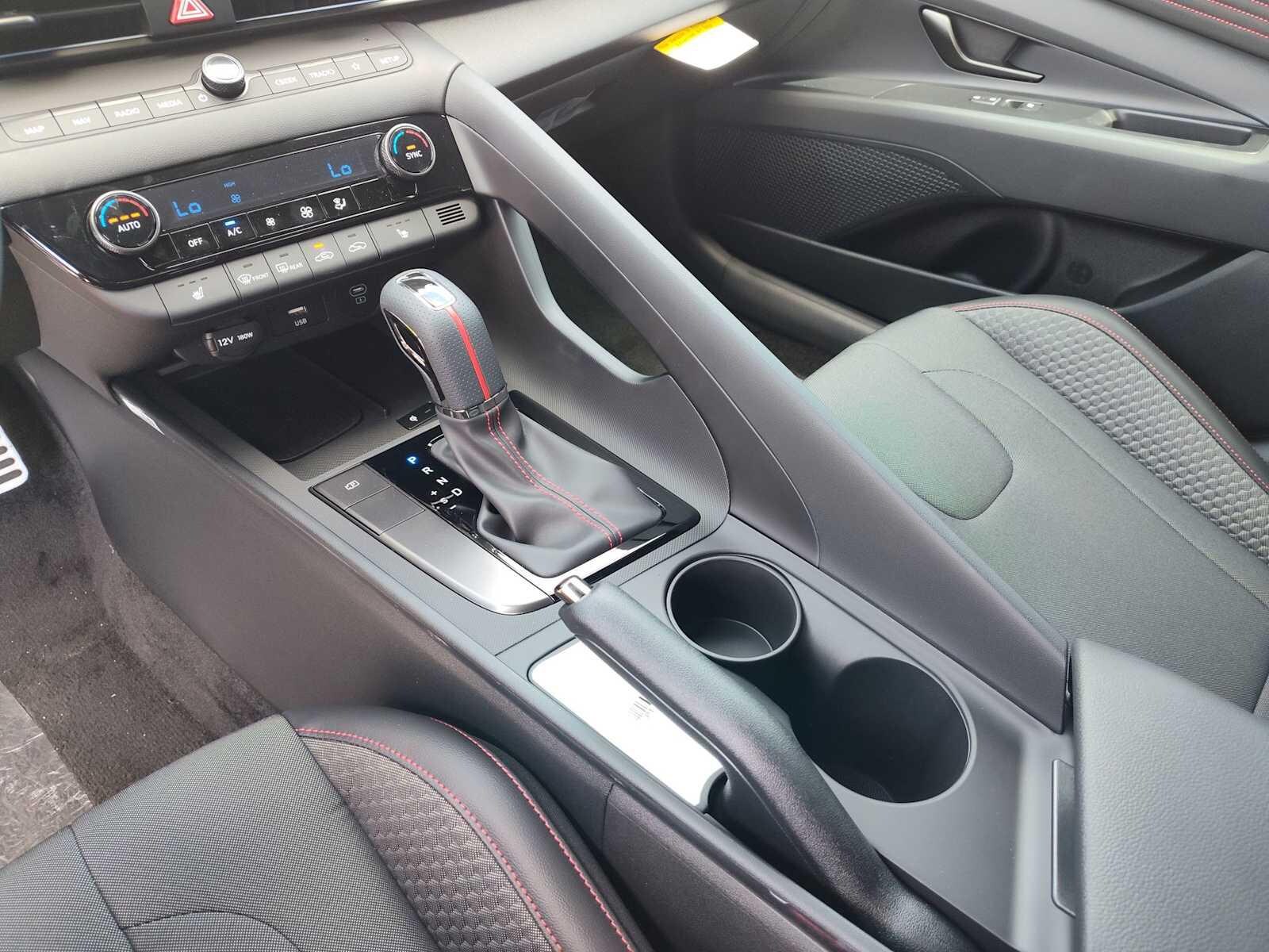 Thumbnail: 2025 Hyundai Elantra - 25