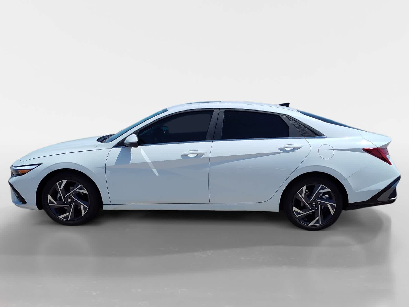 2025 Hyundai Elantra Limited photo 2