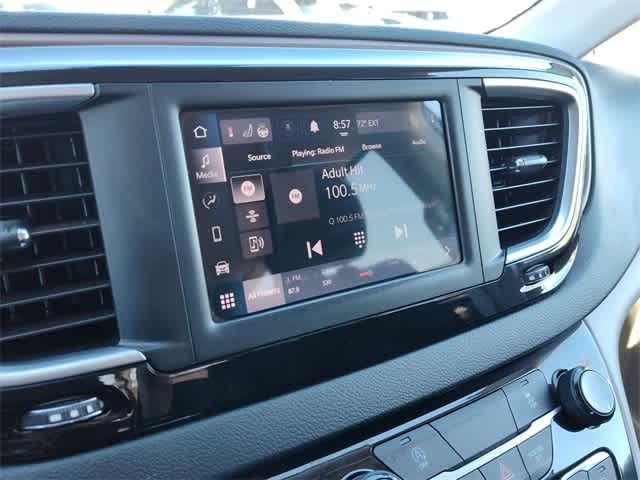 Thumbnail: 2023 Chrysler Voyager - 20