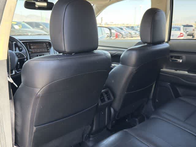 Thumbnail: 2019 Mitsubishi Outlander - 16