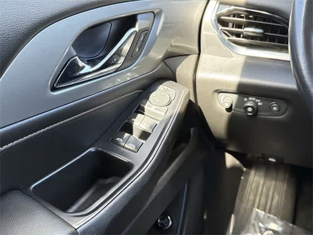 Thumbnail: 2021 Chevrolet Traverse - 19