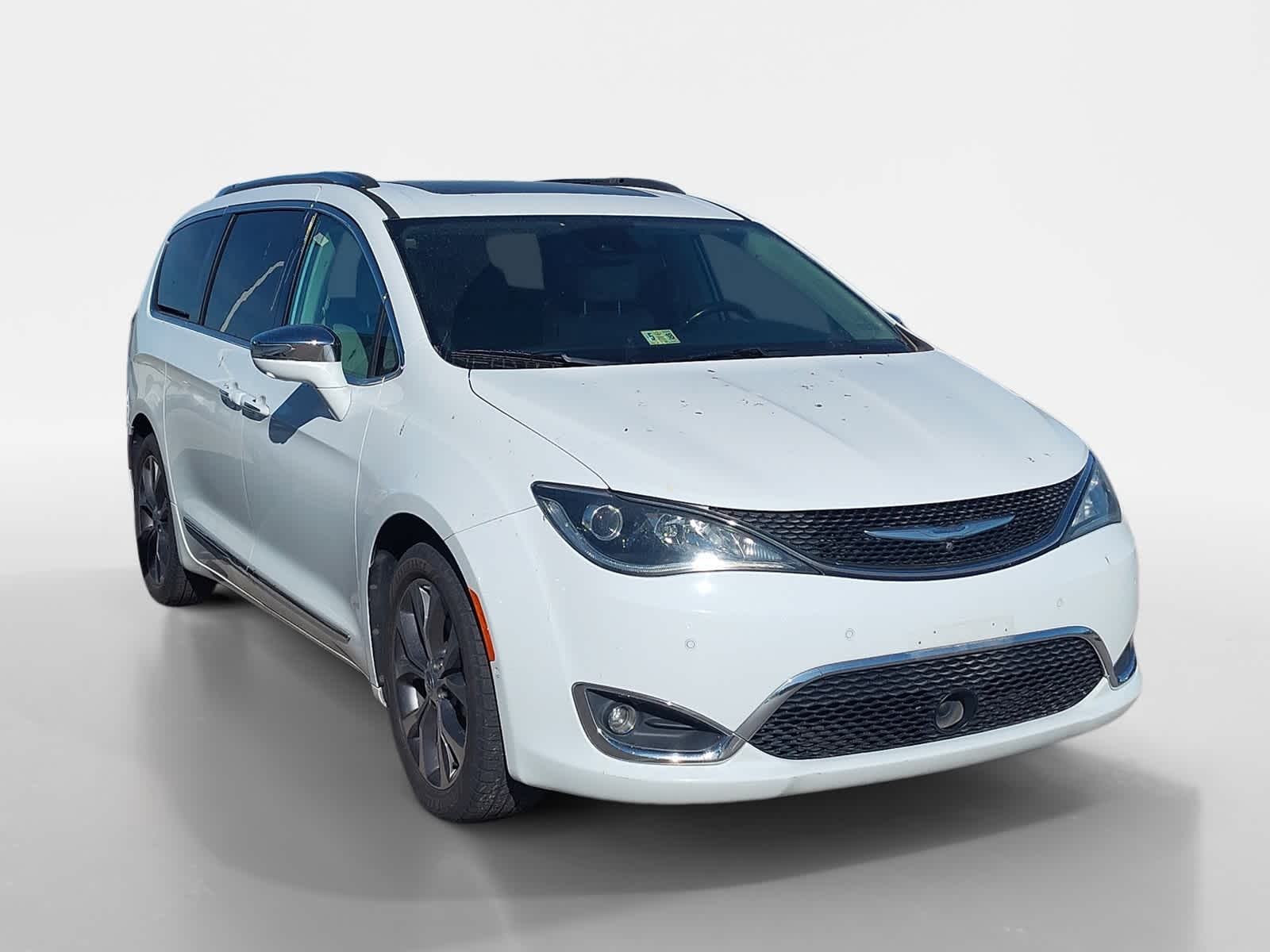 Thumbnail: 2017 Chrysler Pacifica - 3