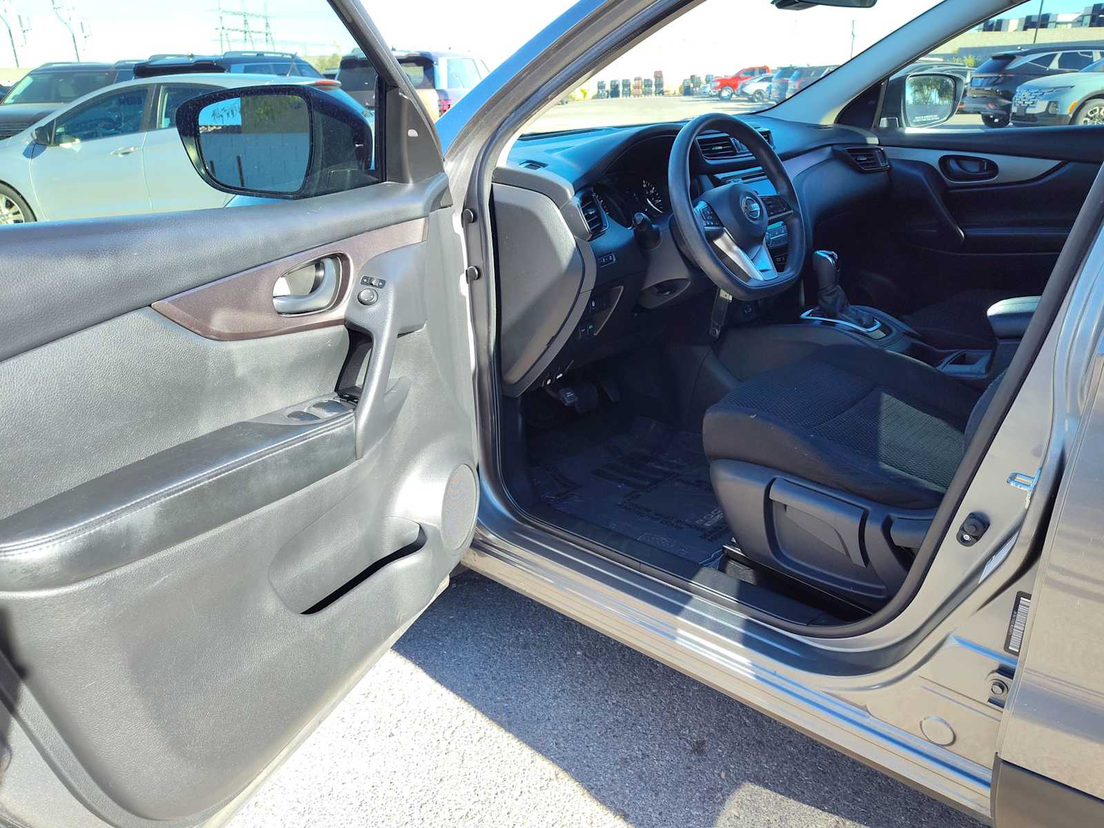 Thumbnail: 2020 Nissan Rogue Sport - 26