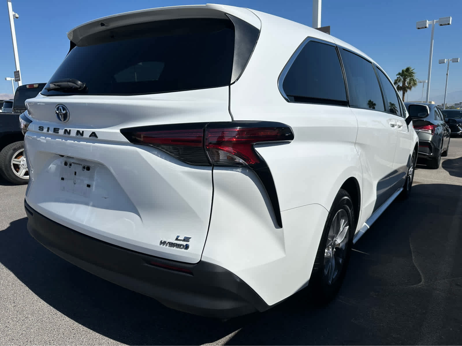2022 Toyota Sienna LE 19