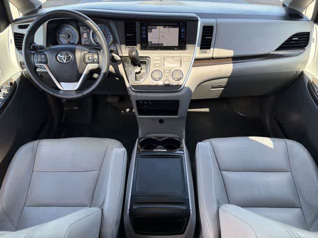 Thumbnail: 2017 Toyota Sienna - 13