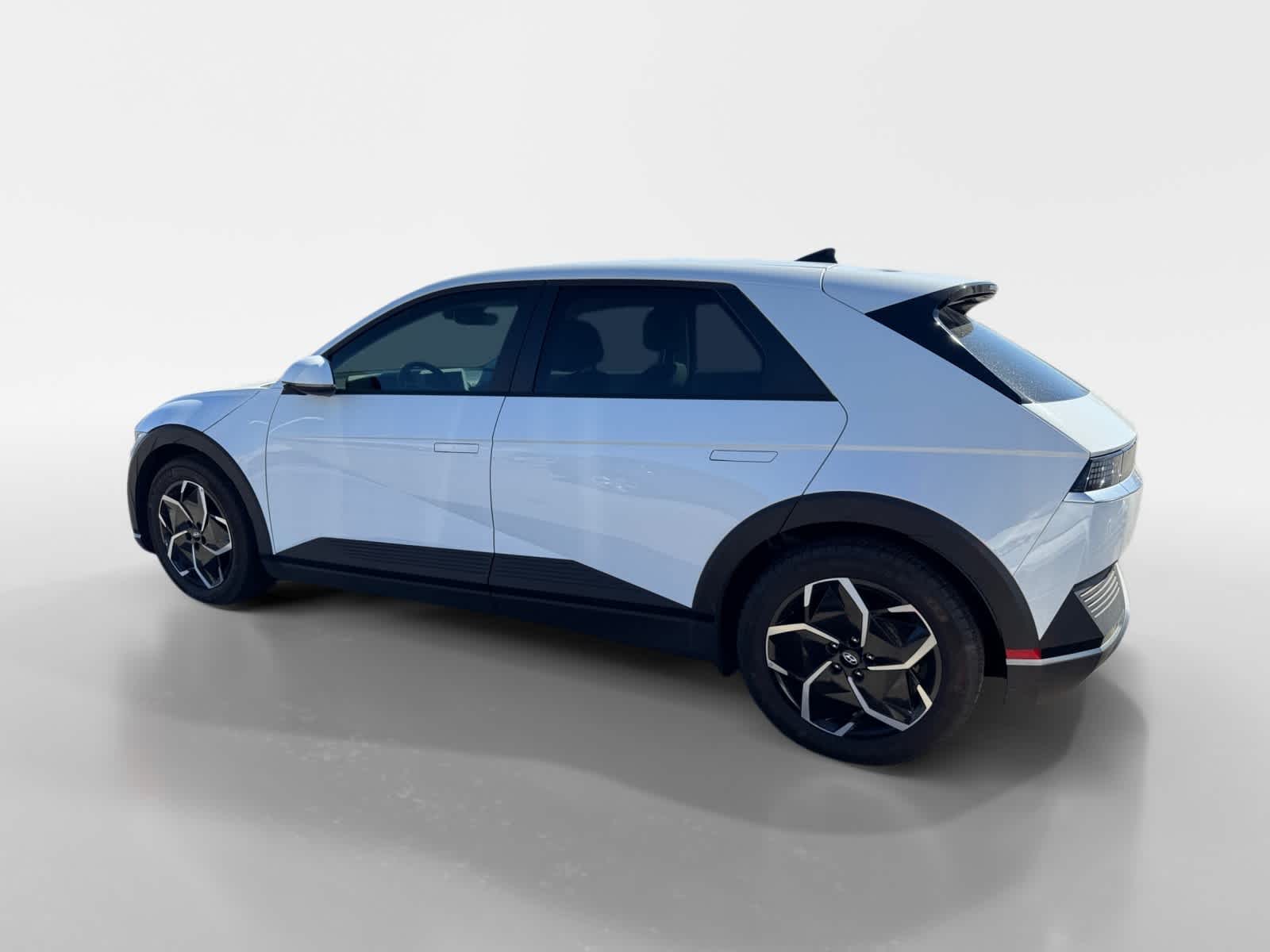 Thumbnail: 2022 Hyundai Ioniq 5 - 4
