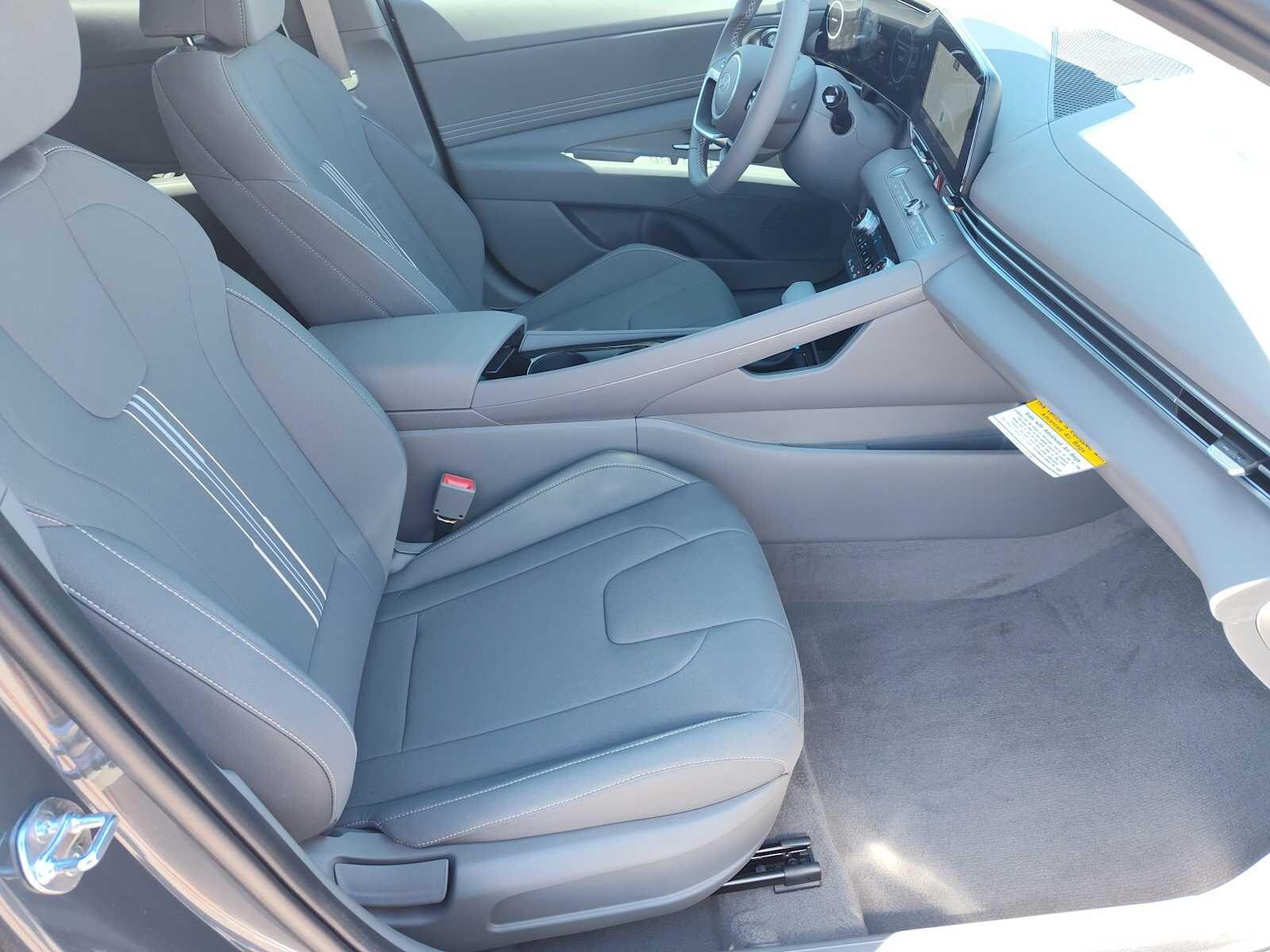 Thumbnail: 2025 Hyundai Elantra - 18