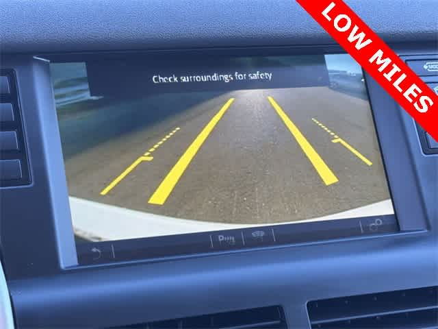 Thumbnail: 2016 Land Rover Discovery Sport - 3