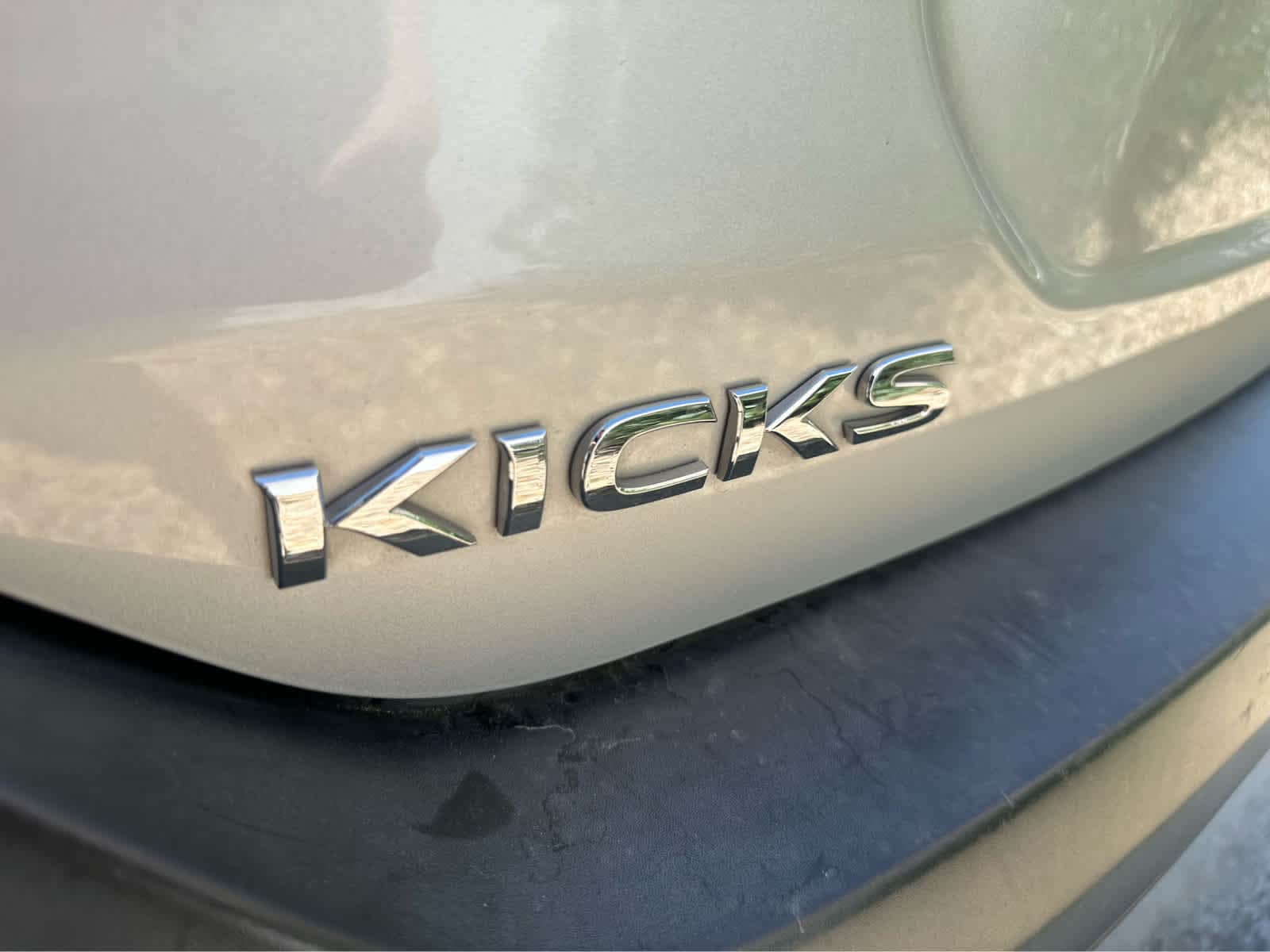 2020 Nissan Kicks S 16
