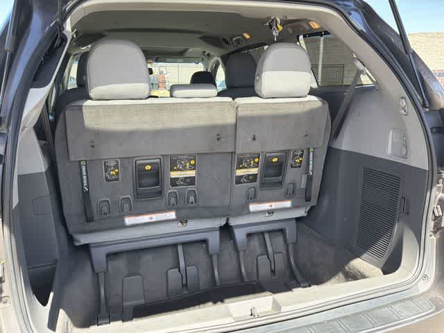 Thumbnail: 2017 Toyota Sienna - 28