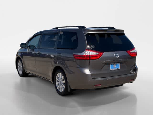 Thumbnail: 2017 Toyota Sienna - 3