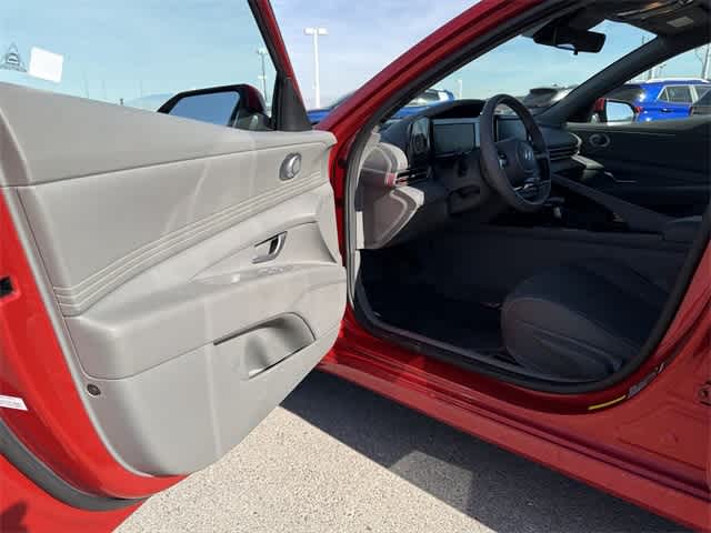 Thumbnail: 2022 Hyundai Elantra - 10