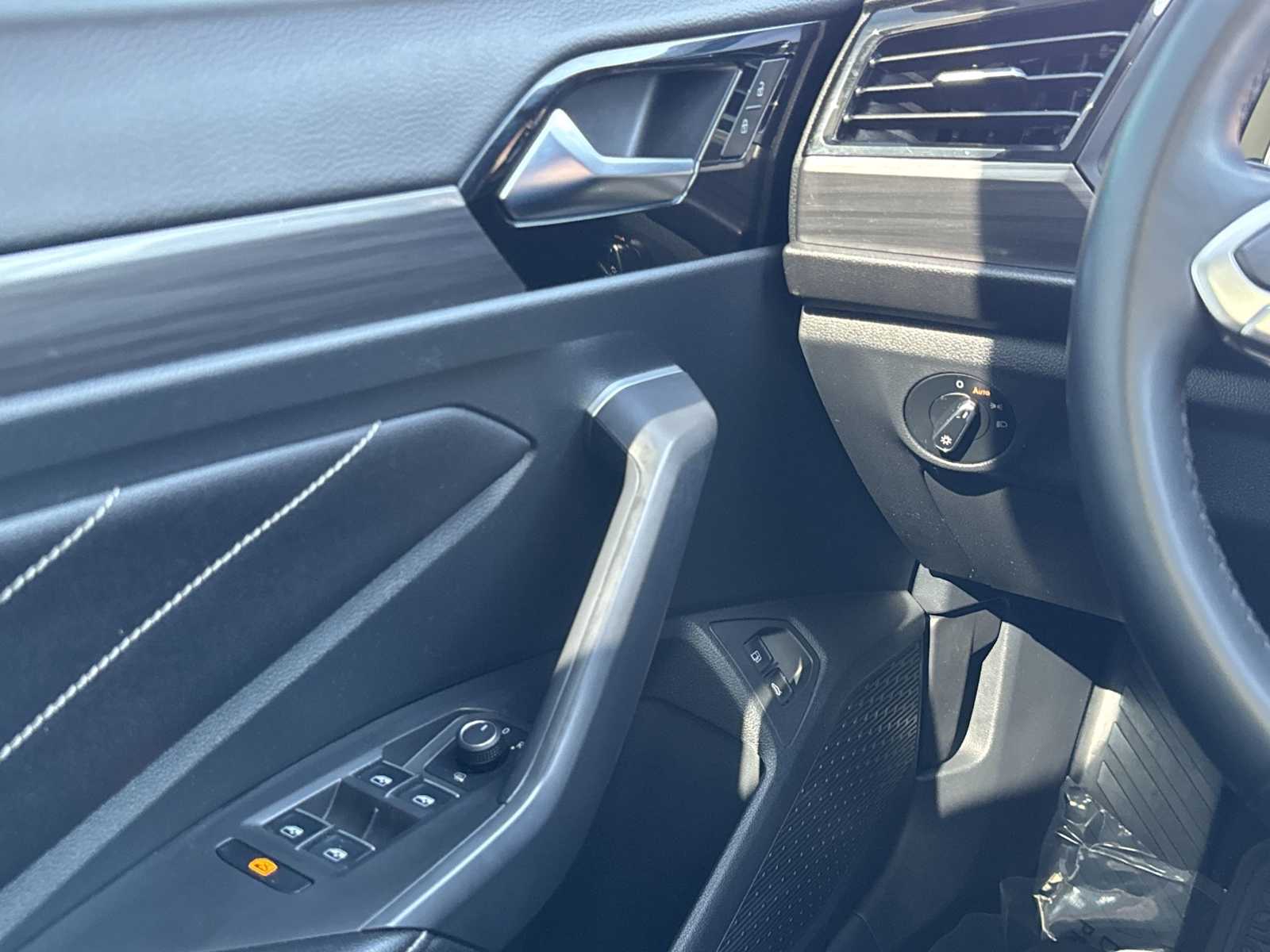 Thumbnail: 2023 Volkswagen Jetta - 18