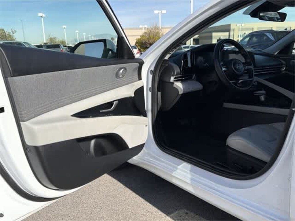 Used 2024 Hyundai Elantra Limited Sedan