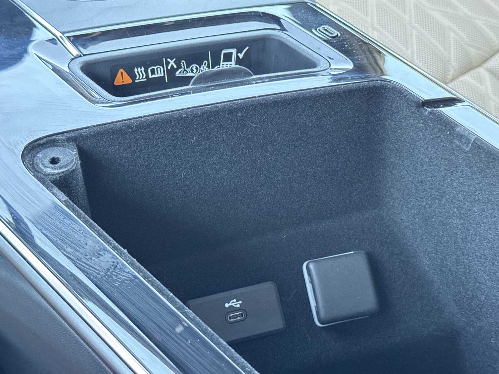 Thumbnail: 2024 Cadillac Lyriq - 24